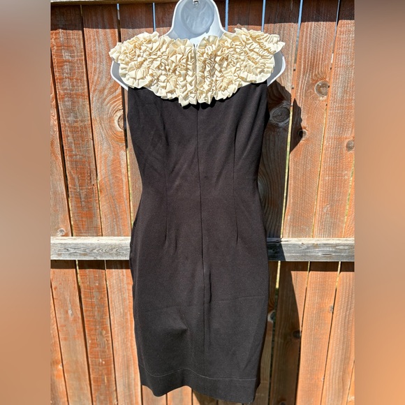 Taylor Black Ponte Sheath Dress With Ivory Rosette Neckline Size 4 - Picture 10 of 13
